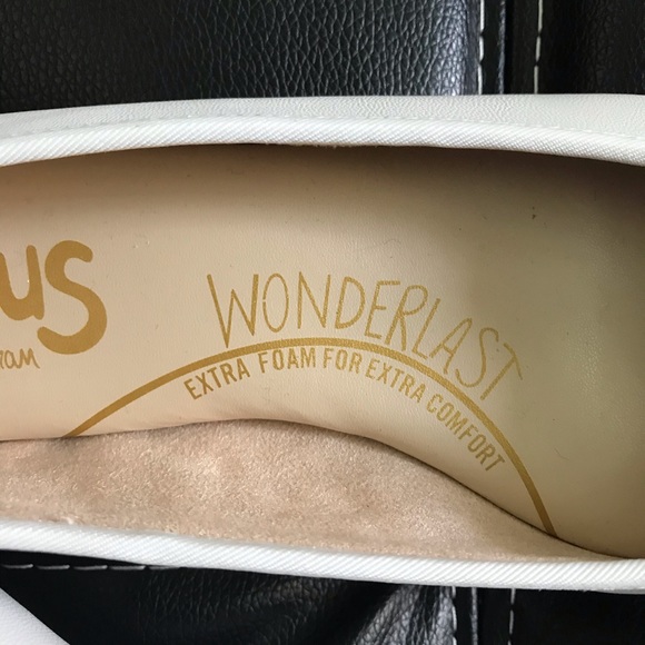 Women’s Carmen Round Toe Flats - Picture 4 of 8